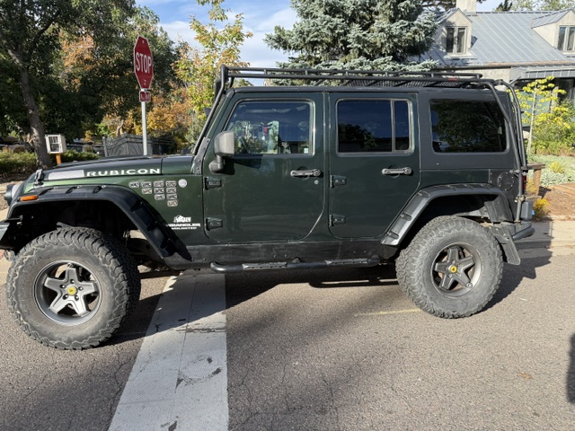 Used 2010 Jeep Wrangler Unlimited Rubicon w/ Dual Top Group AWD/4WD image 9