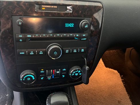 Used 2013 Chevrolet Impala LTZ FWD image 12