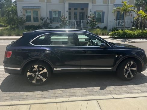 Used 2019 Bentley Bentayga image 12