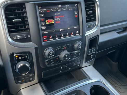 Used 2020 RAM 1500 Classic SLT w/ Luxury Group image 10