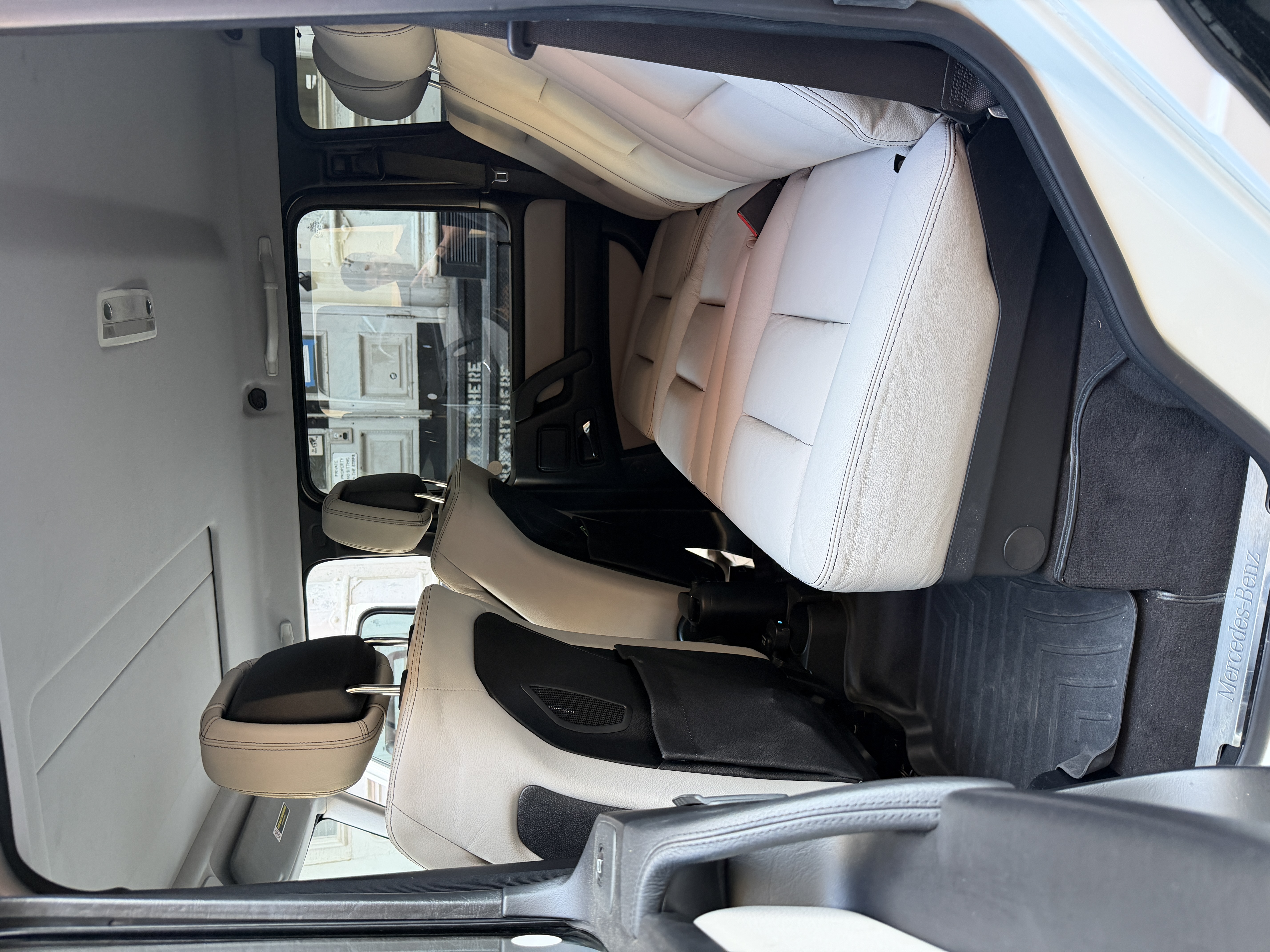 Used 2011 Mercedes-Benz G 550 image 12