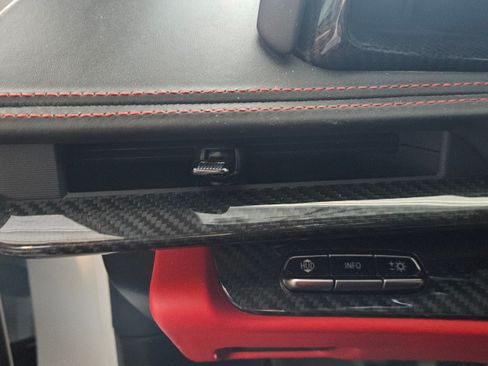 Used 2021 Chevrolet Corvette Stingray Premium Cpe w/ Z51 Performance Package image 17