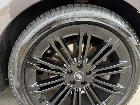 Used 2024 Land Rover Range Rover Long Wheelbase SE image 6