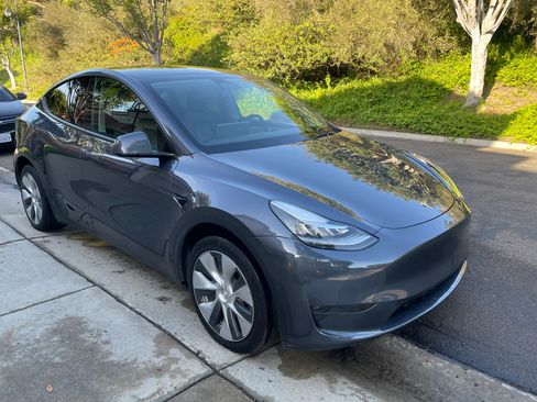 Used 2023 Tesla Model Y Long Range AWD/4WD image 6