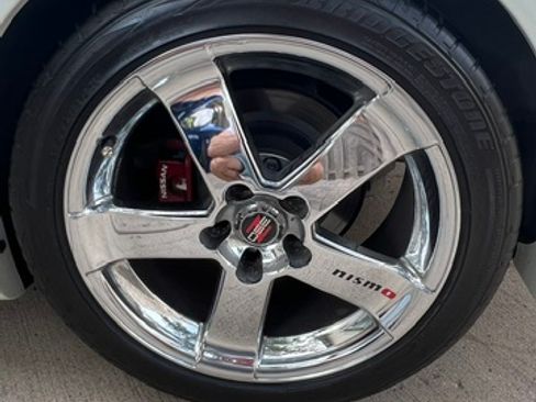 Used 2004 Nissan 350Z Touring RWD image 10