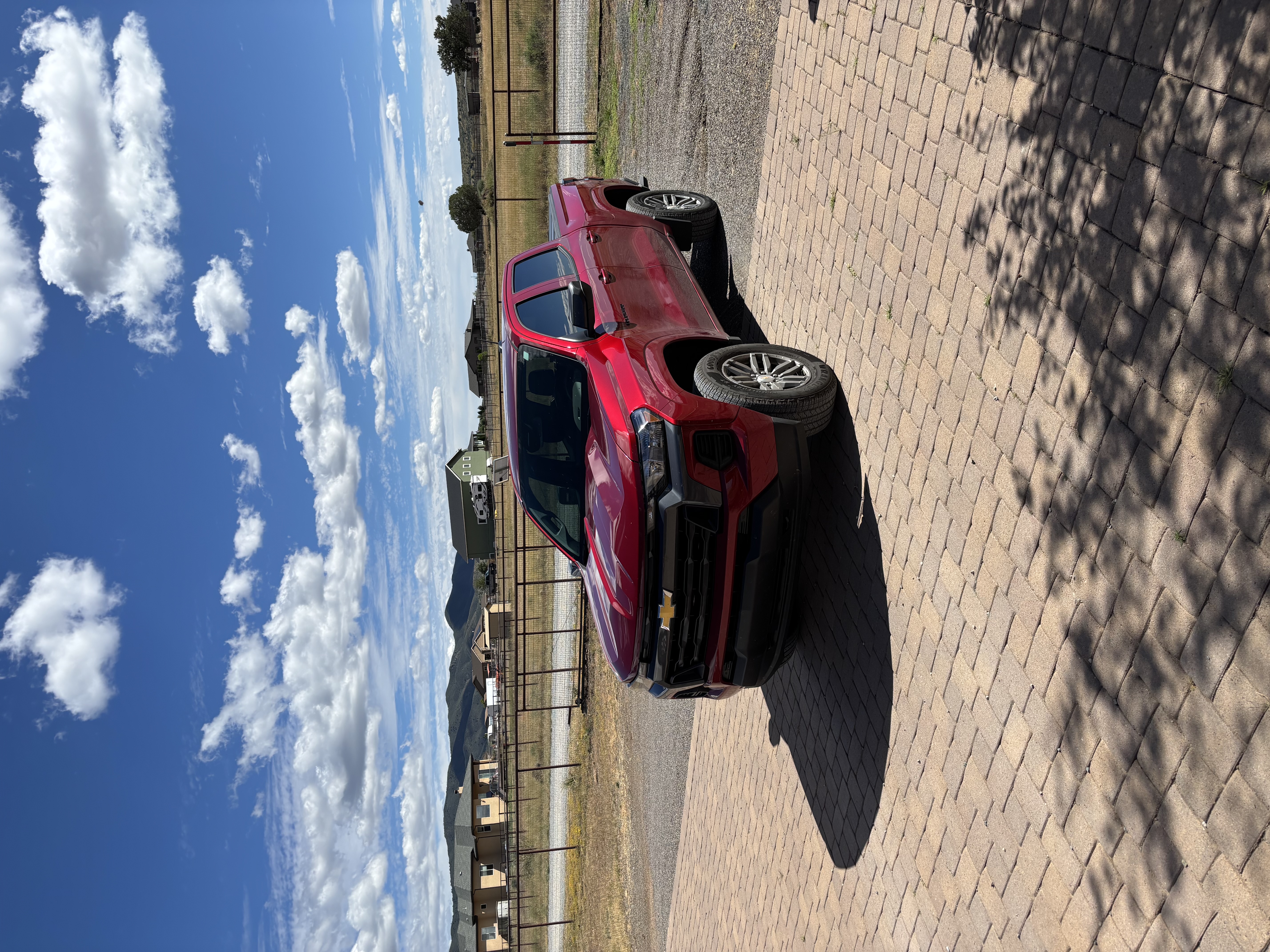 Used 2025 Chevrolet Colorado LT AWD/4WD image 2