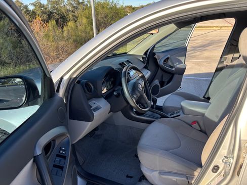 Used 2012 Toyota RAV4 FWD image 12