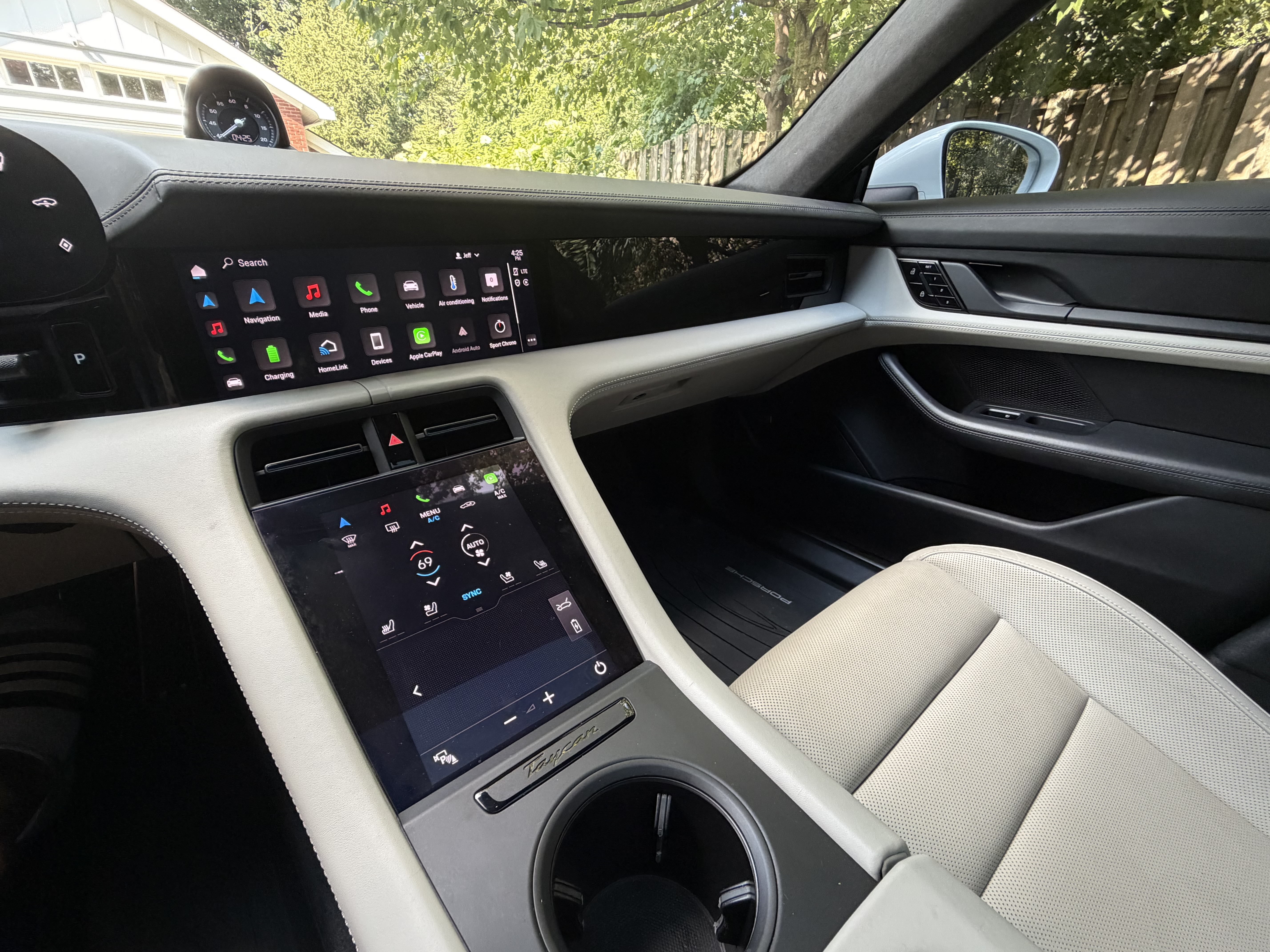 Used 2020 Porsche Taycan AWD/4WD image 10
