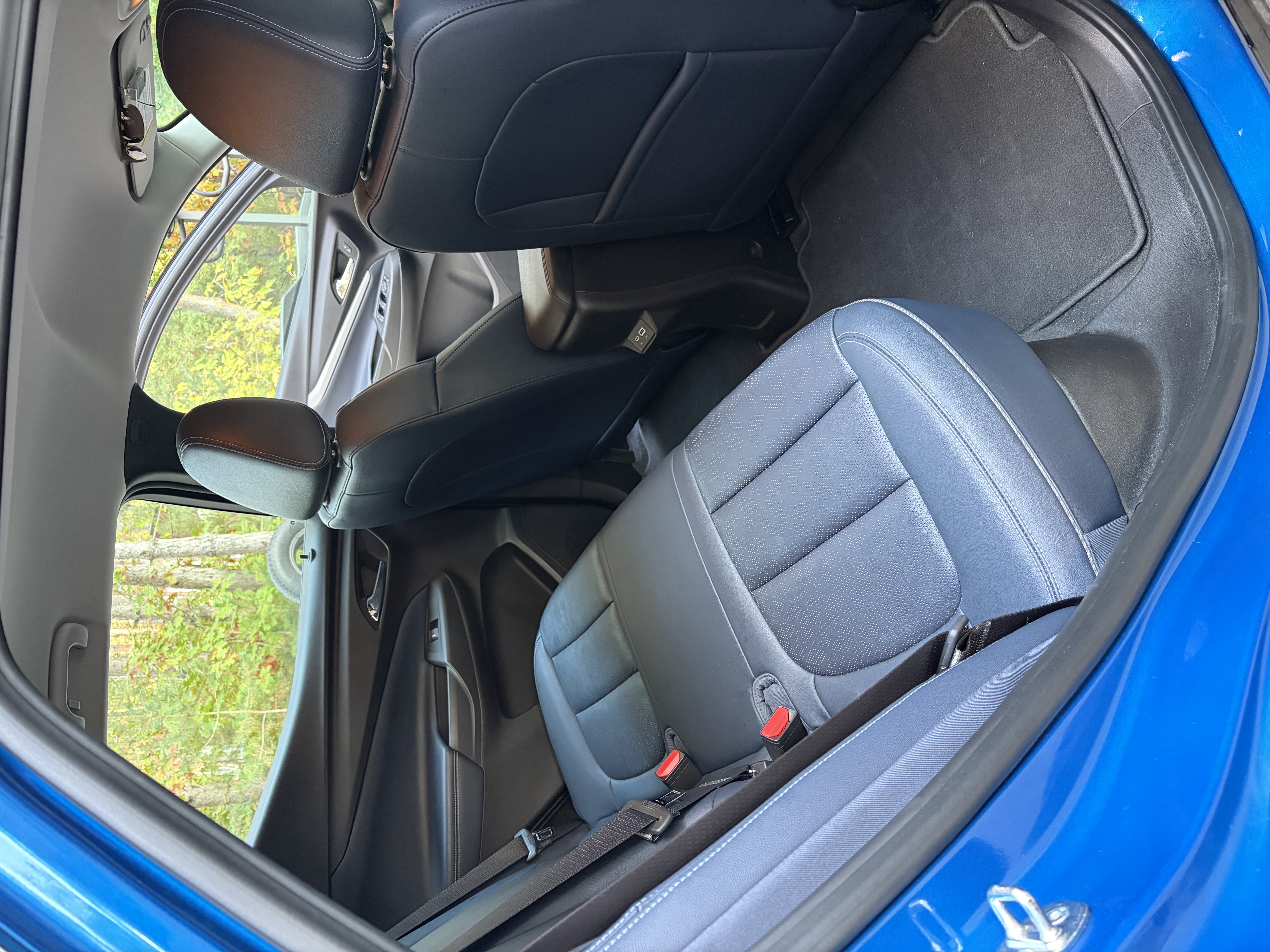 Used 2022 Chevrolet Bolt EUV LT w/ Convenience Package FWD image 9