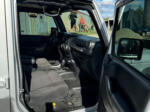 Used 2012 Jeep Wrangler Unlimited Sport AWD/4WD image 8