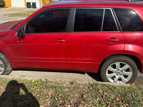 Used 2012 Suzuki Grand Vitara Premium image 4