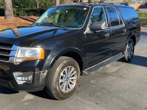Used 2017 Ford Expedition EL XLT image 2