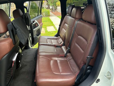 Used 2016 Toyota Land Cruiser image 14