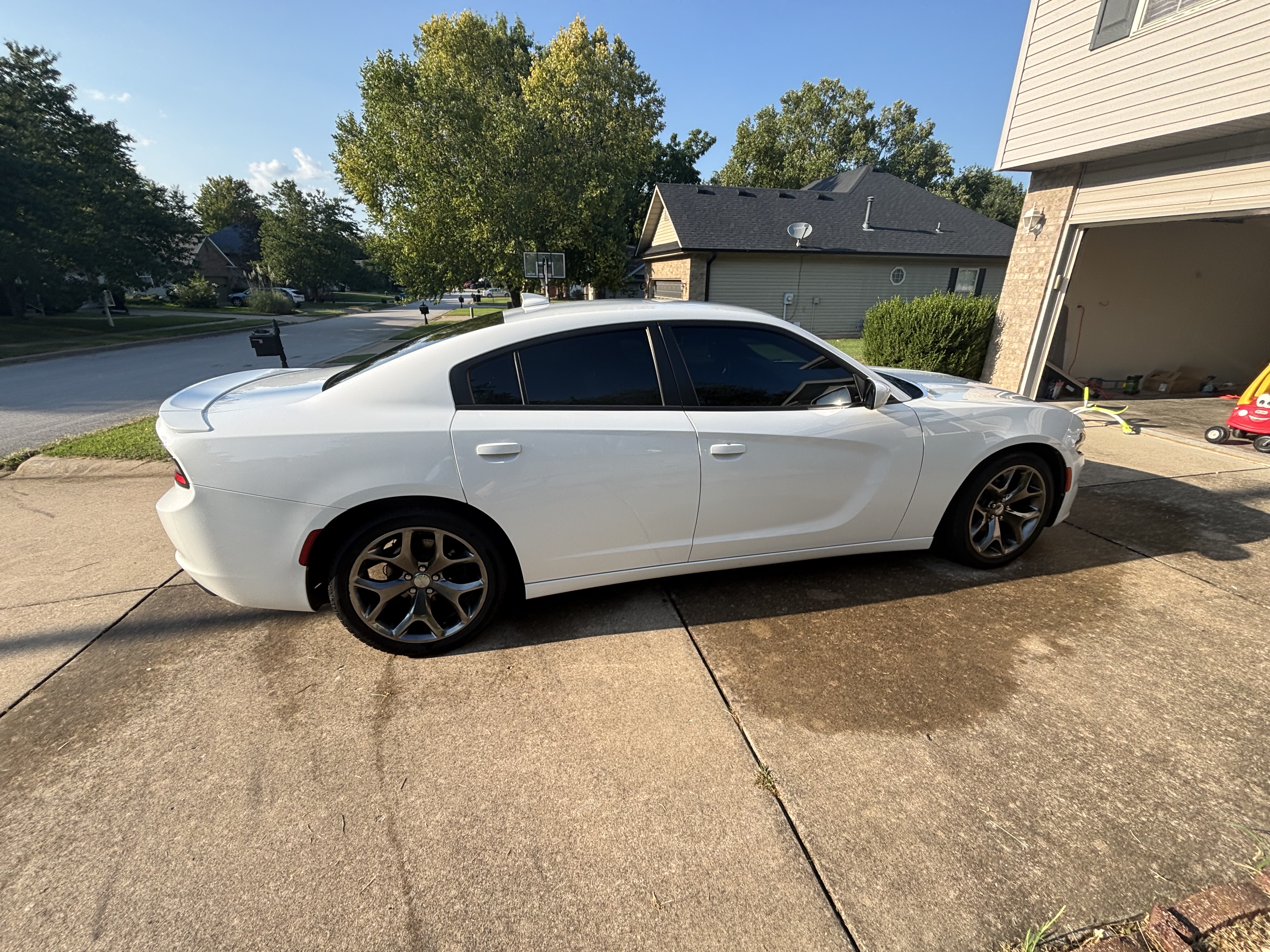 Used 2015 Dodge Charger SXT RWD image 5