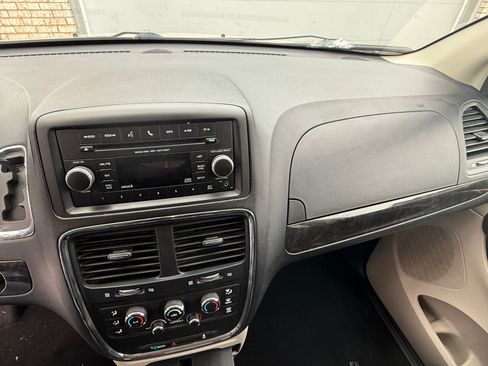 Used 2013 Dodge Grand Caravan SE image 24