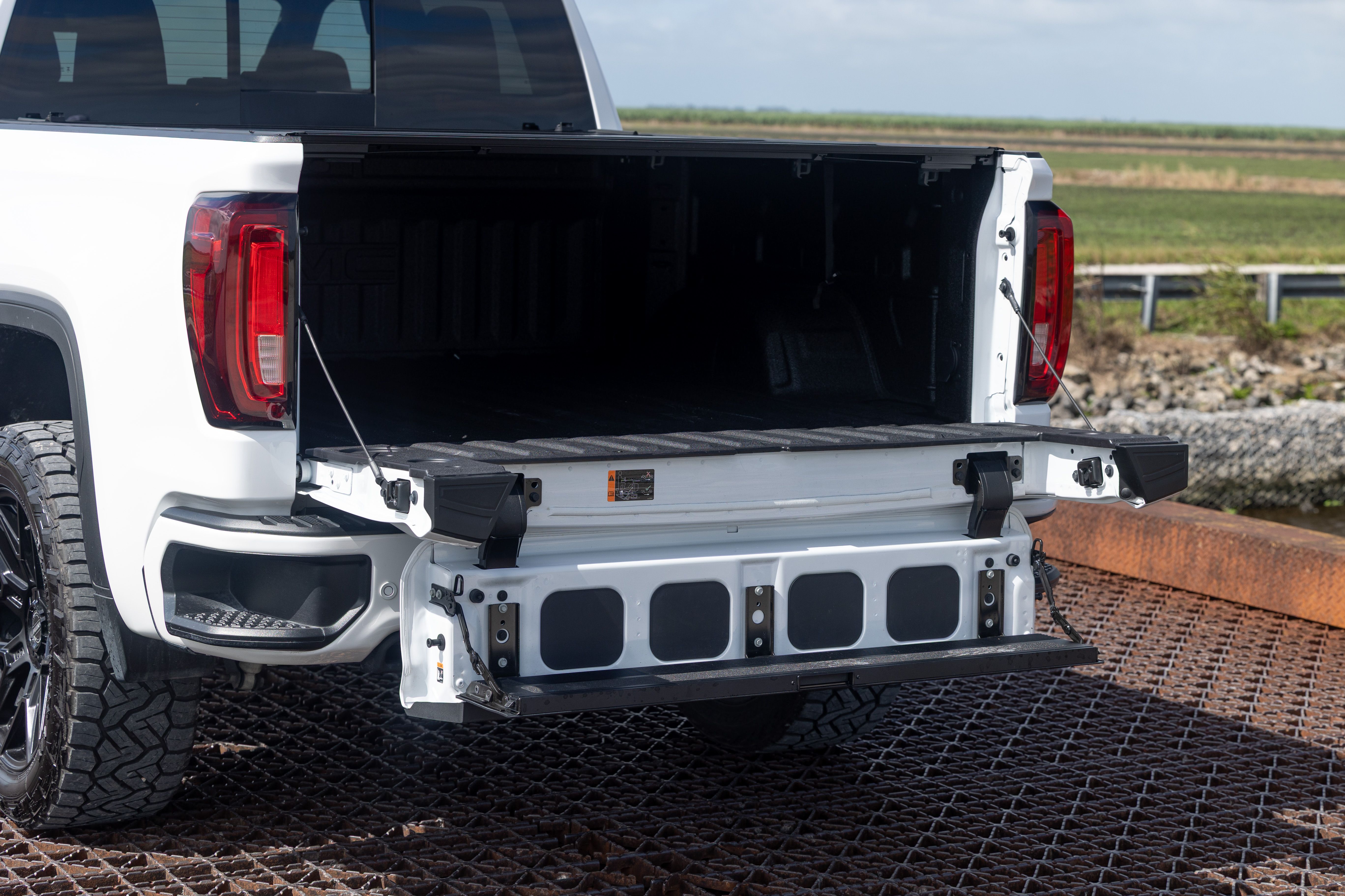 Used 2026 GMC Sierra 1500 AT4 w/ AT4 Premium Package AWD/4WD image 10