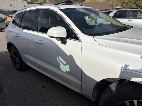 Used 2020 Volvo XC60 T5 Momentum image 2