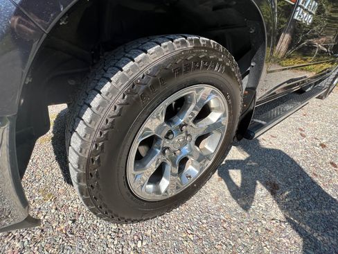 Used 2017 RAM 1500 Laramie image 24