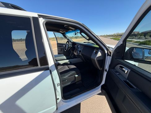 Used 2016 Ford Expedition EL XLT image 13