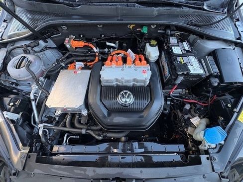 Used 2016 Volkswagen e-Golf SE image 23