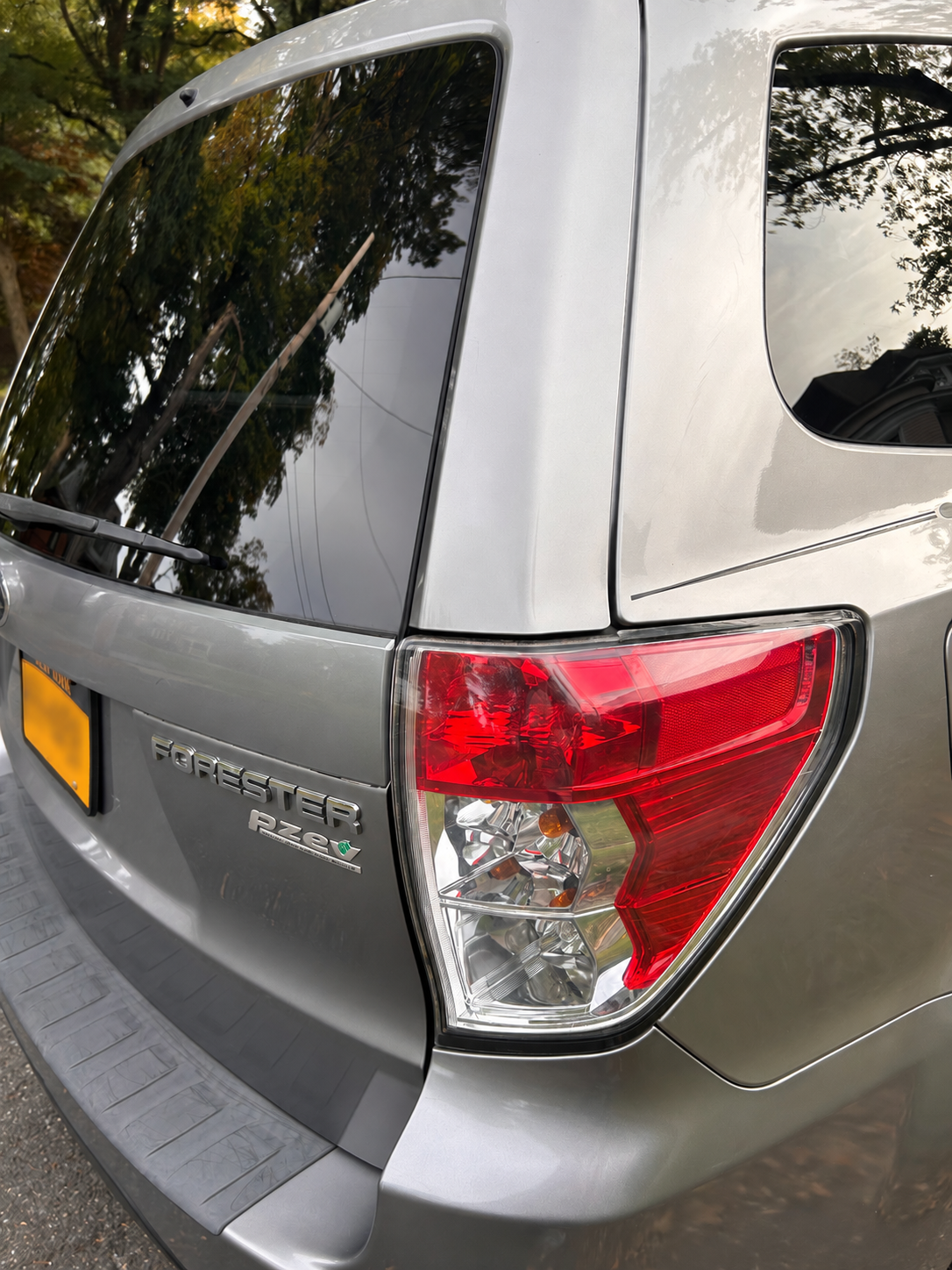 Used 2011 Subaru Forester 2.5X Premium w/ All-Weather Pkg AWD/4WD image 21