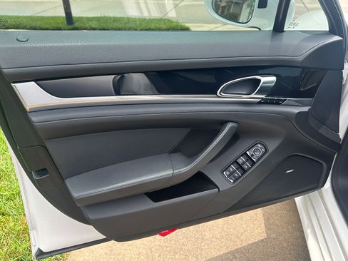 Used 2012 Porsche Panamera 4S image 8