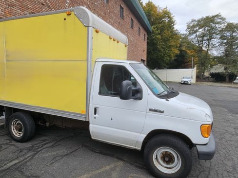 Used 2007 Ford E-350 and Econoline 350 Super Duty image 1