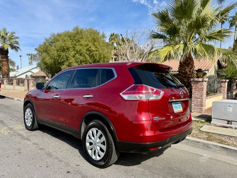 Used 2015 Nissan Rogue S image 2