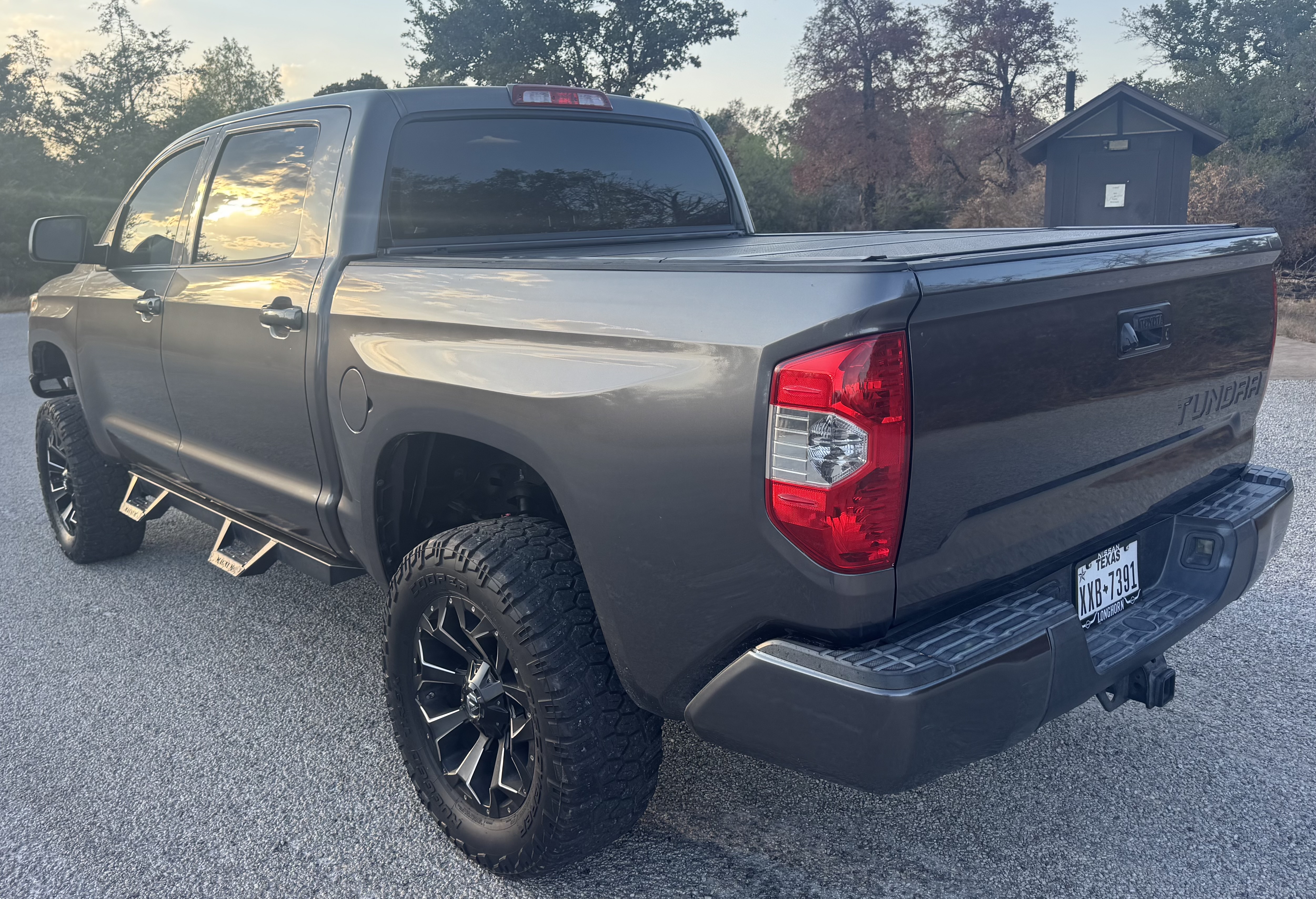 Used 2014 Toyota Tundra SR5 w/ SR5 Upgrade Package RWD image 2
