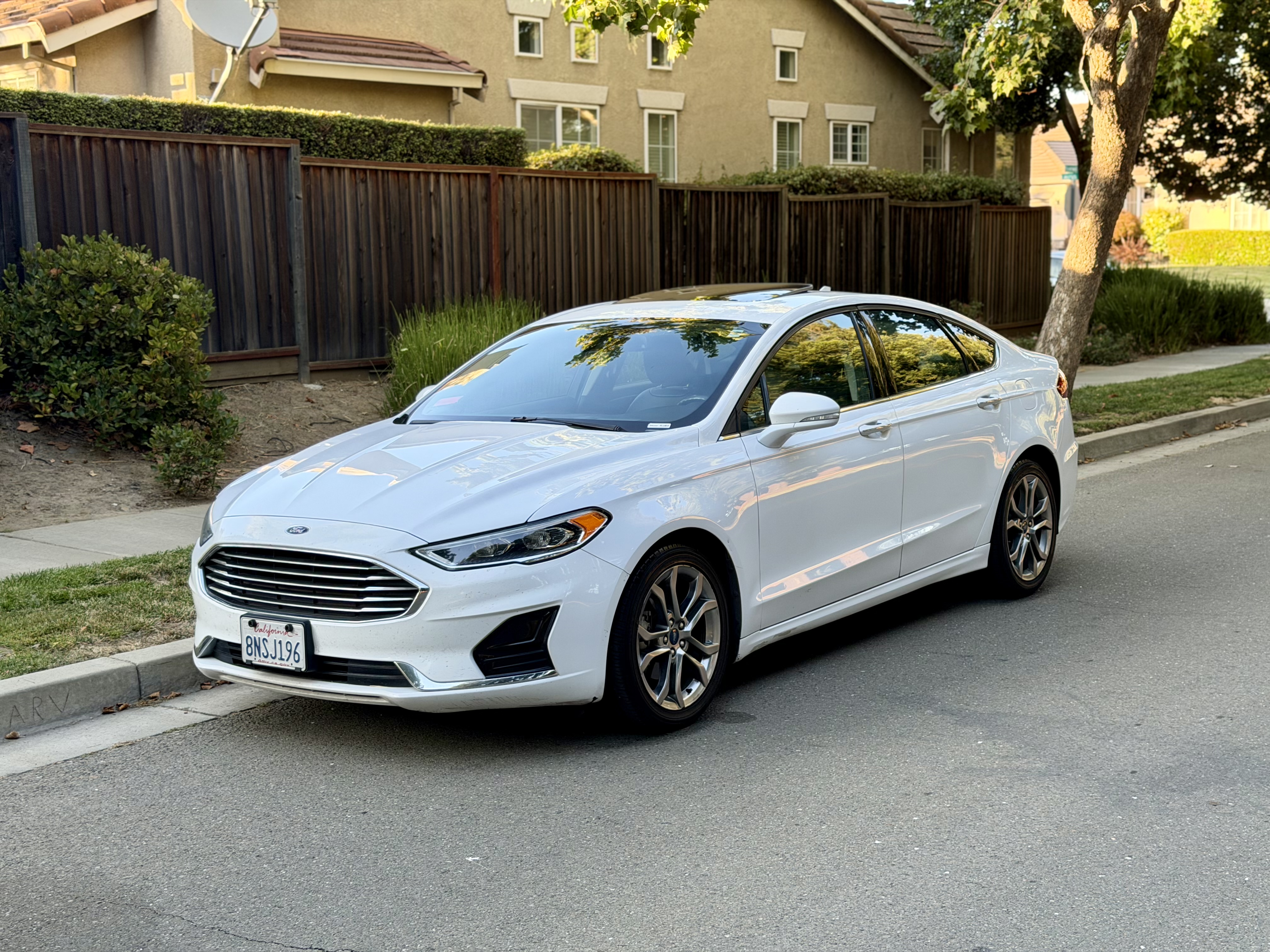 Used 2020 Ford Fusion SEL FWD image 1