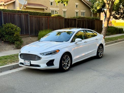 Used 2020 Ford Fusion SEL FWD image 1