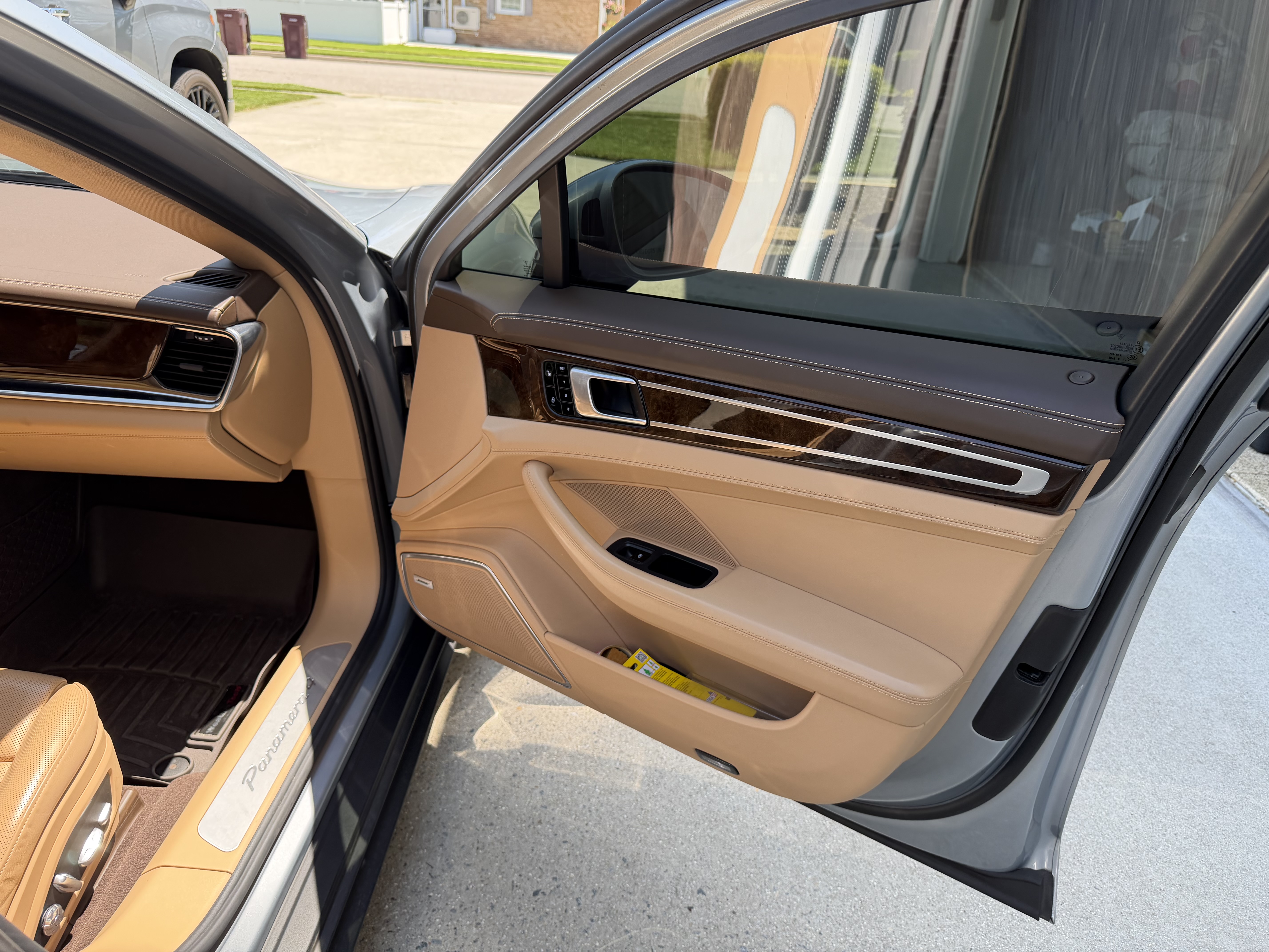 Used 2018 Porsche Panamera 4 AWD/4WD image 10