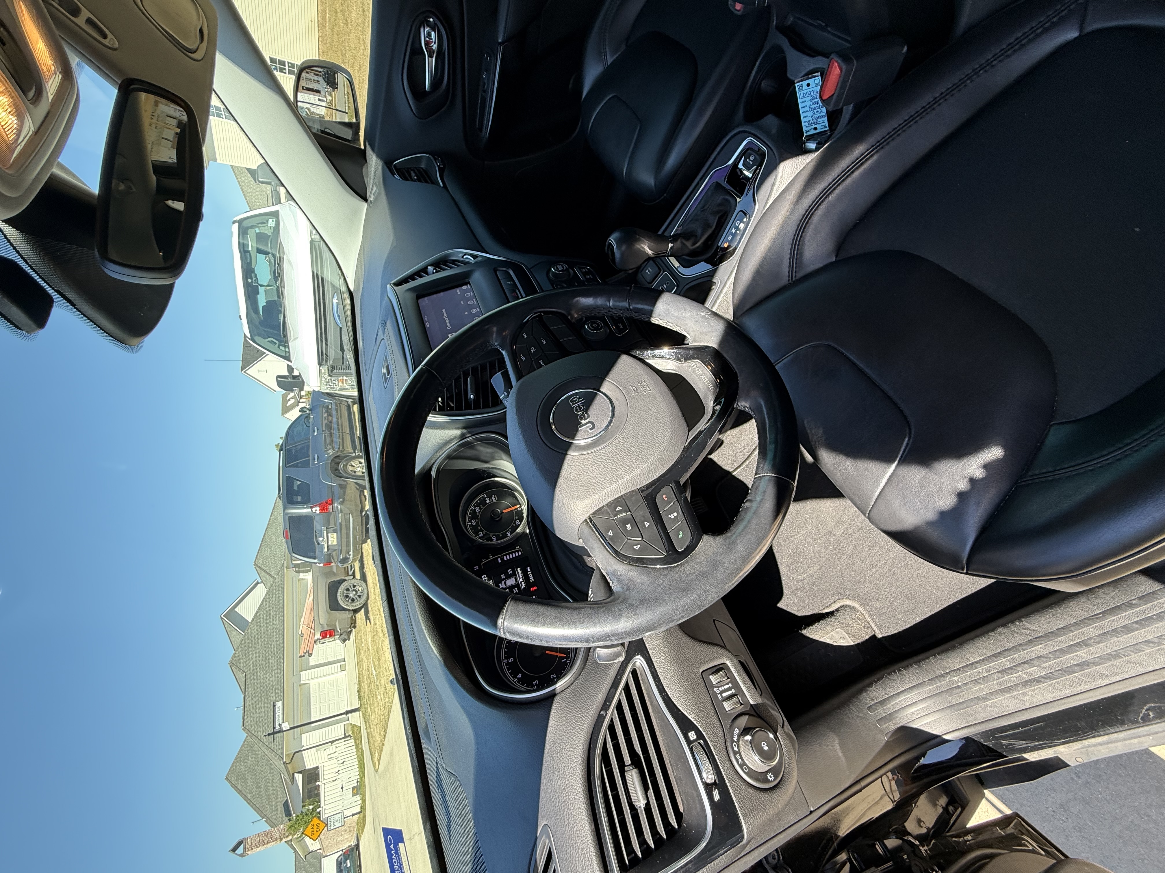 Used 2021 Jeep Cherokee Latitude Plus FWD image 4