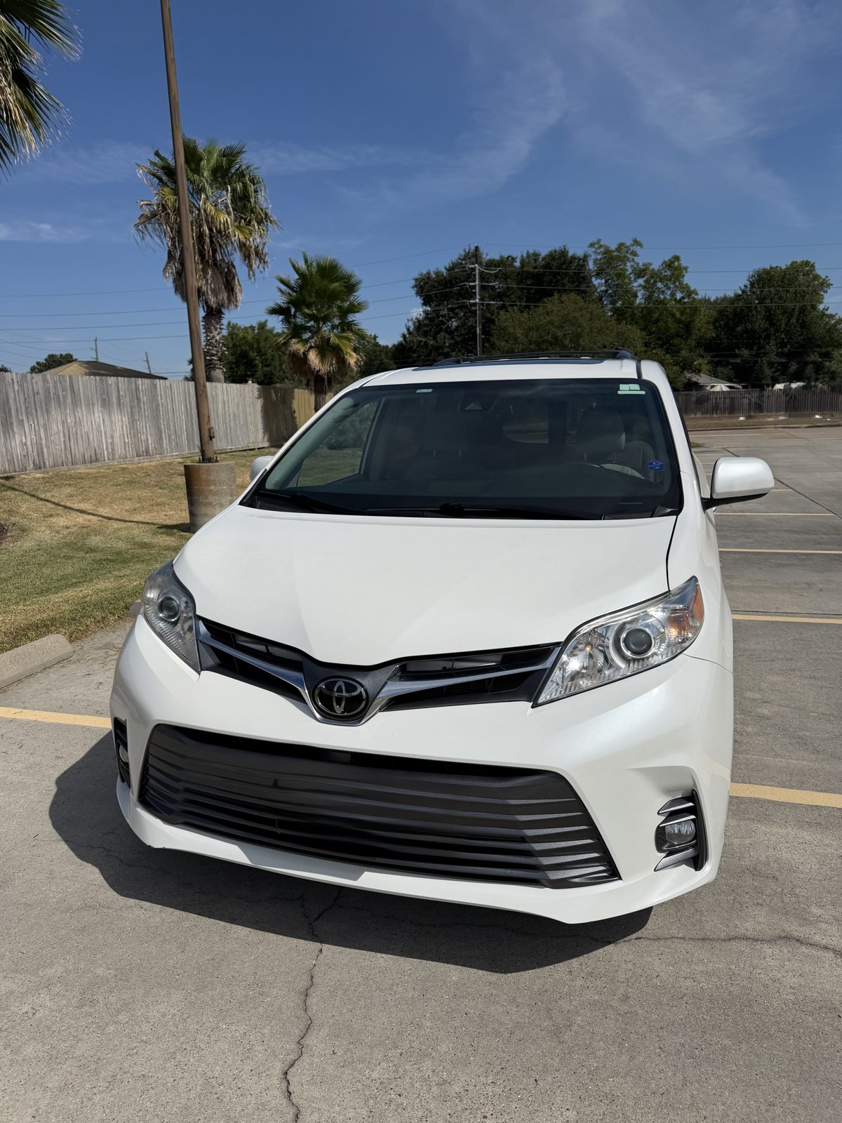 Used 2020 Toyota Sienna XLE w/ XLE Navigation Package AWD/4WD image 2