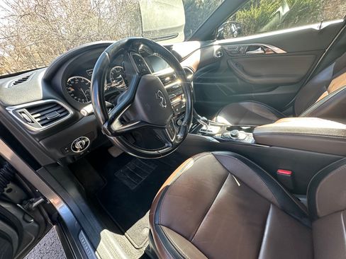 Used 2017 INFINITI QX30 Premium w/ Navigation Package image 9