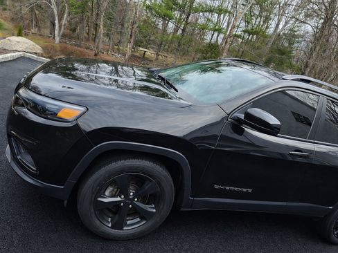 Used 2019 Jeep Cherokee Latitude Plus image 5