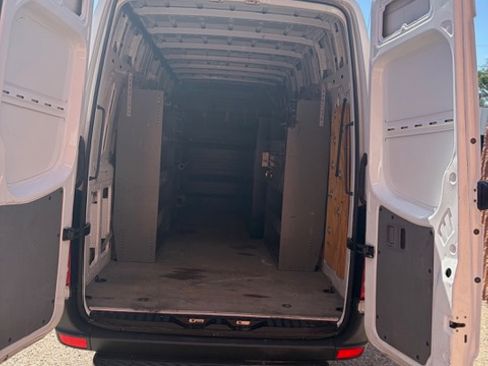 Used 2015 Mercedes-Benz Sprinter 2500 image 15