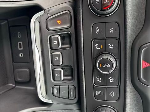 Used 2019 GMC Terrain SLE w/ Driver Convenience Package image 11