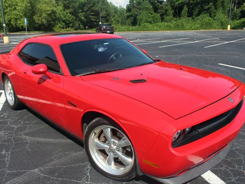 Used 2010 Dodge Challenger R/T image 12