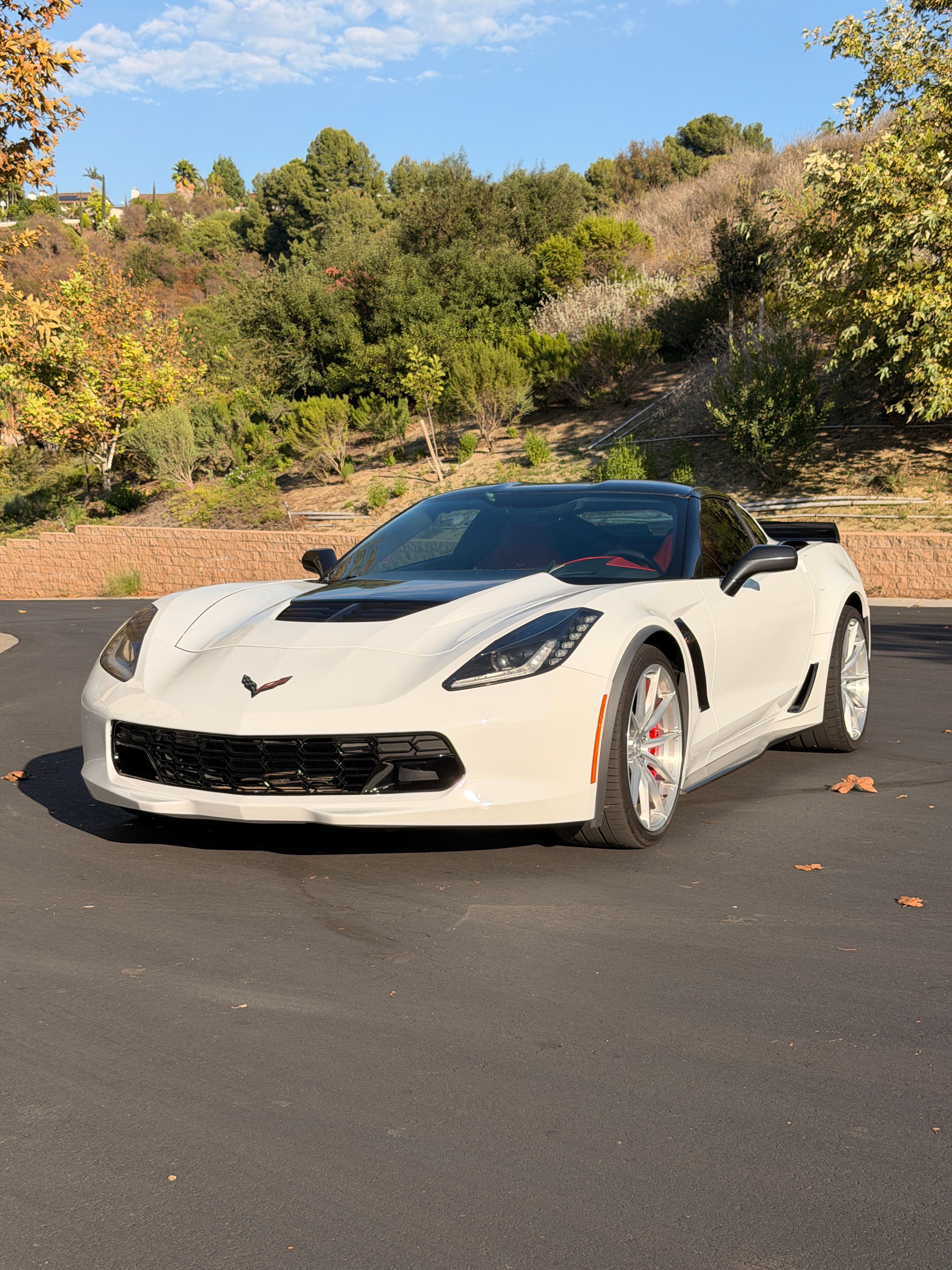 Used 2015 Chevrolet Corvette Z06 w/ 3LZ Preferred Equipment Group RWD image 11