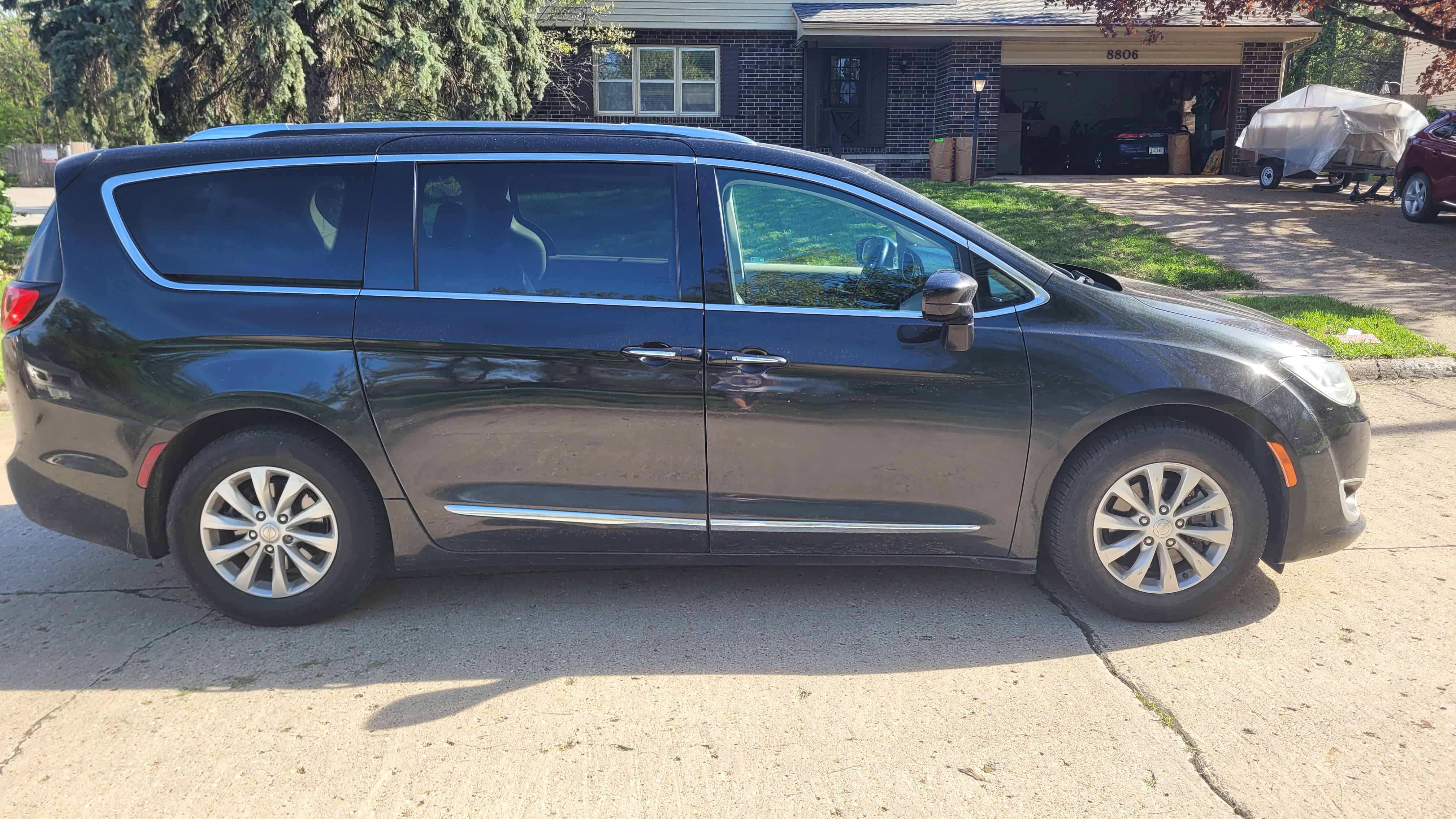 Used 2019 Chrysler Pacifica Touring-L FWD image 8