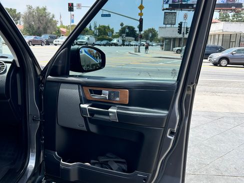 Used 2016 Land Rover LR4 HSE LUX image 13