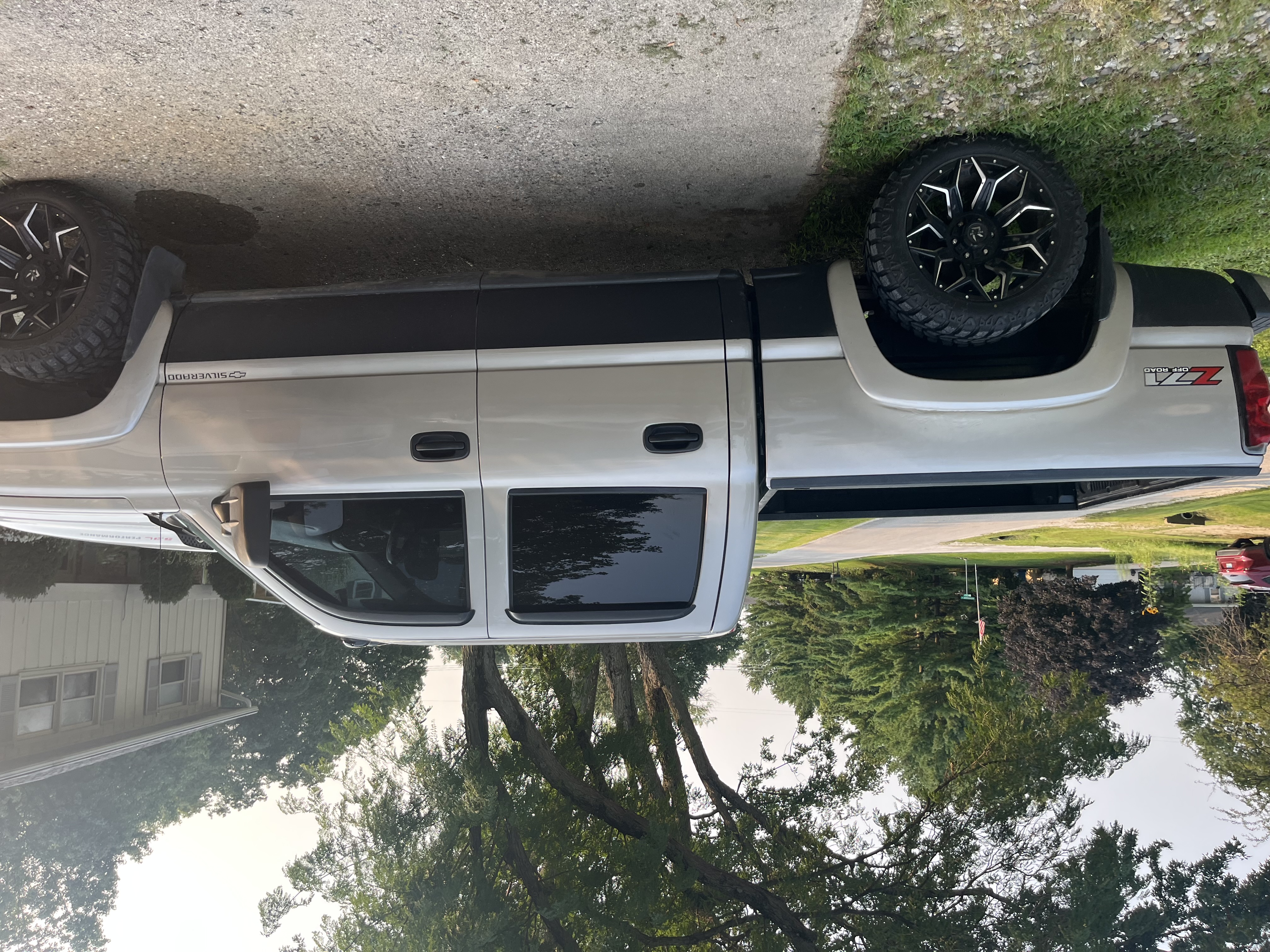 Used 2005 Chevrolet Silverado 1500 4x4 Crew Cab w/ Light Duty Power Package image 10