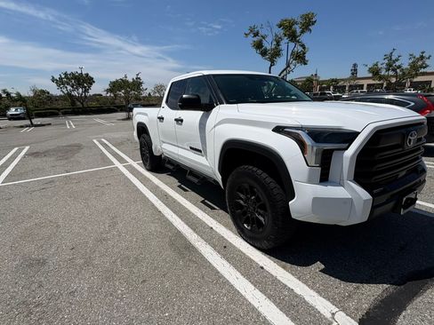 Used 2022 Toyota Tundra SR5 w/ SR5 Convenience Package RWD image 1