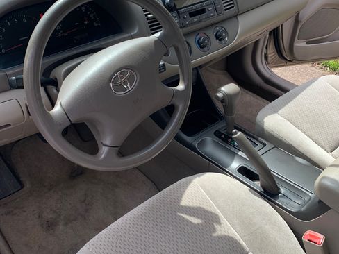 Used 2004 Toyota Camry LE FWD image 9