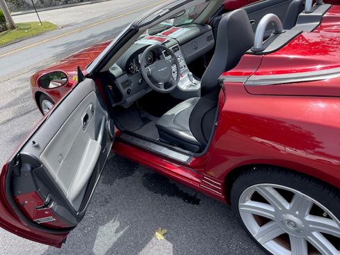 Used 2005 Chrysler Crossfire Limited image 9