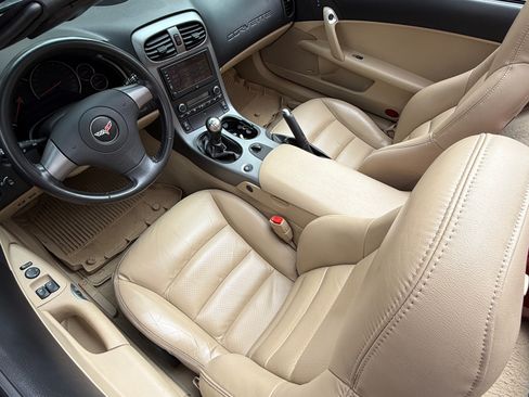 Used 2006 Chevrolet Corvette Convertible w/ Preferred Equipment Group image 2