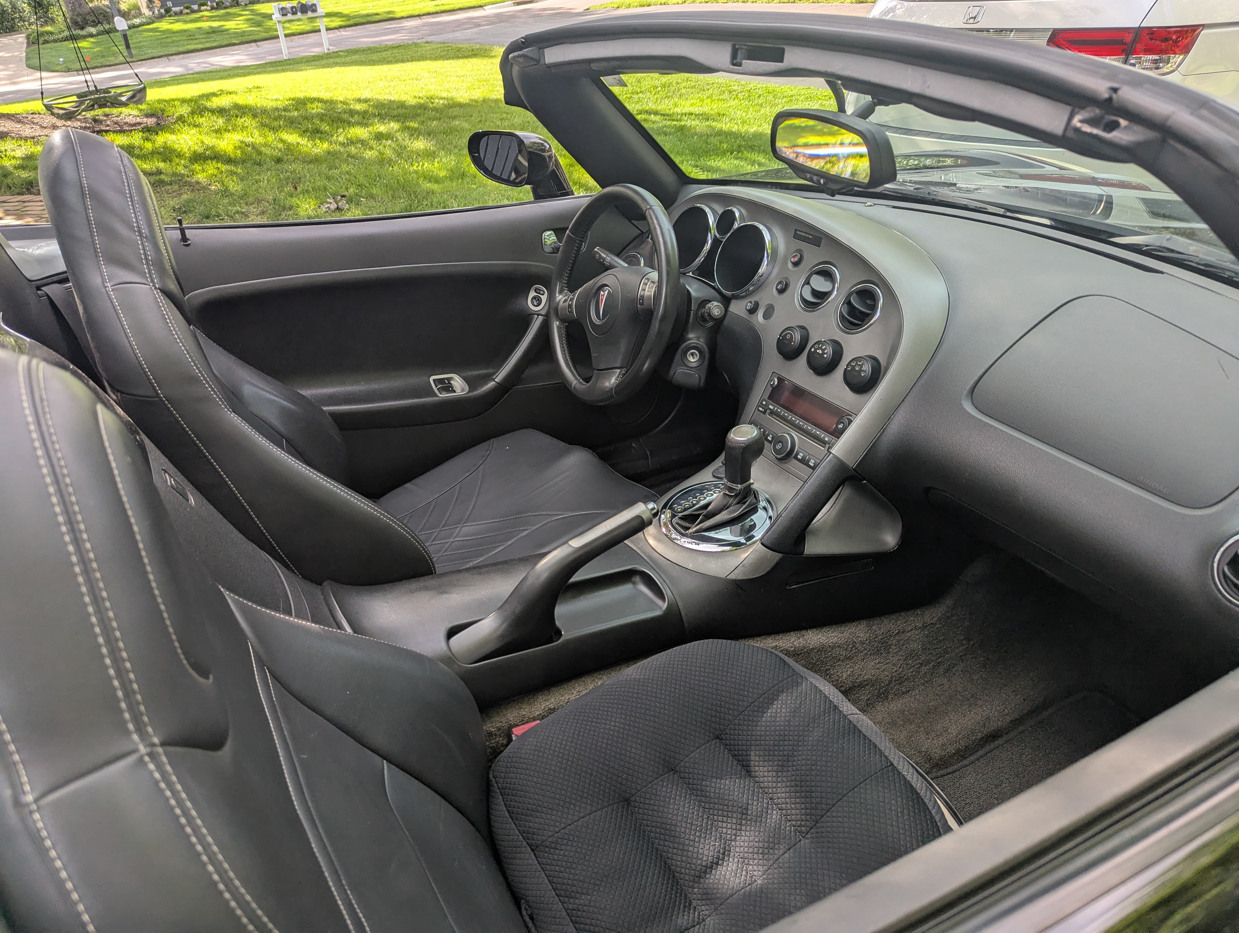 Used 2006 Pontiac Solstice Convertible w/ Premium Package RWD image 11