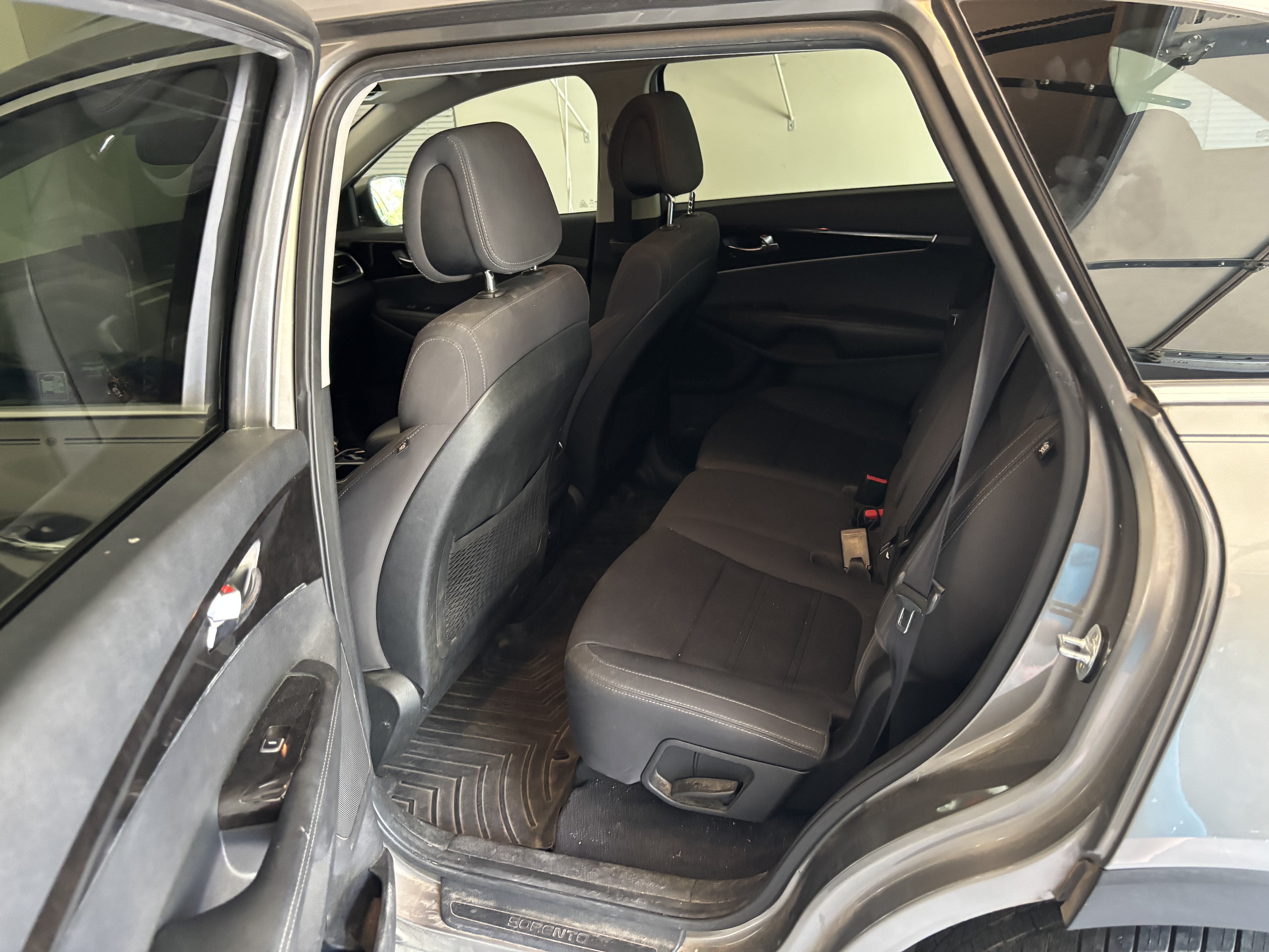 Used 2016 Kia Sorento FWD w/ LX Convenience Package image 6