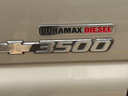 Used 2004 Chevrolet Silverado 3500 LS w/ Heavy-Duty Power Package AWD/4WD image 5